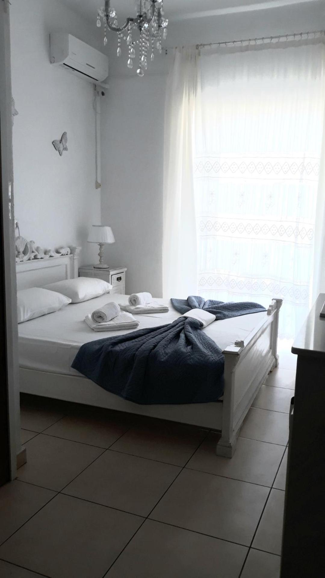 Christos Rooms Palaiochora Habitación foto